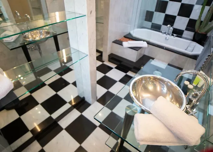 Easy Penthouse