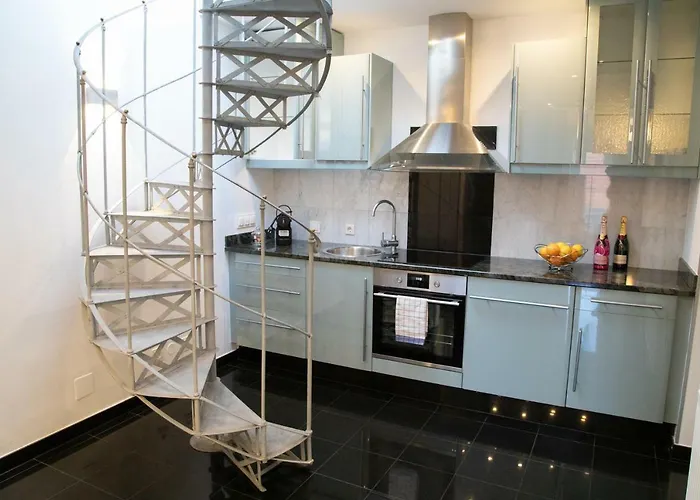 Easy Penthouse