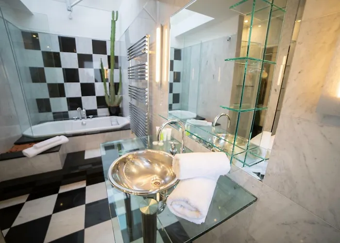 Easy Penthouse