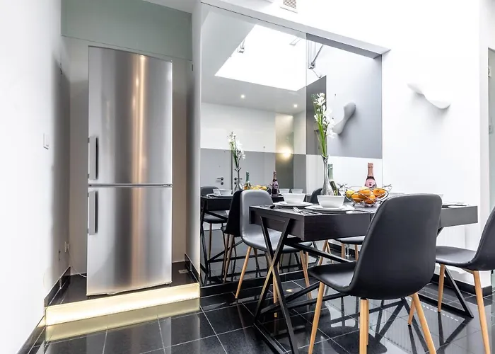 Easy Penthouse